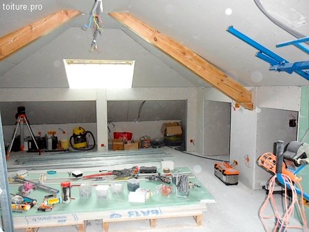 optimisez l’espace sous votre toit grâce à l’aménagement des combles. découvrez nos conseils et astuces pour créer une pièce supplémentaire confortable et lumineuse adaptée à vos besoins.
