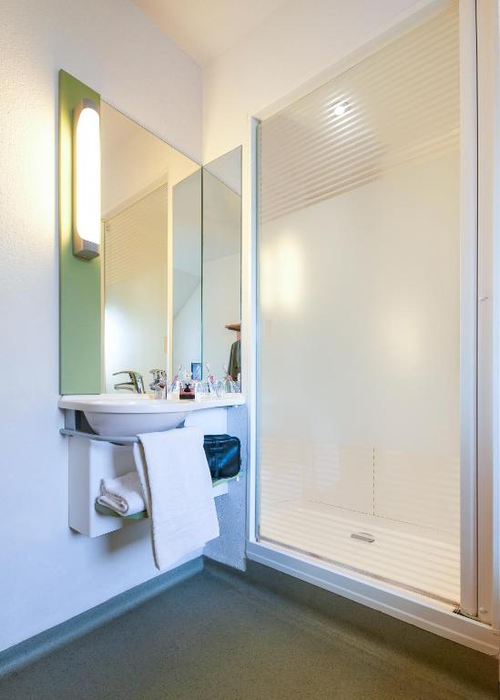 découvrez comment estimer le budget pour rénover ou aménager votre salle de bain à paris. conseils, astuces et comparatifs de prix pour tous les projets, du plus économique au plus haut de gamme.