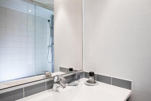 découvrez comment estimer et gérer votre budget pour la rénovation ou l’aménagement d’une salle de bain à paris. conseils, astuces et devis personnalisés pour tous les projets !