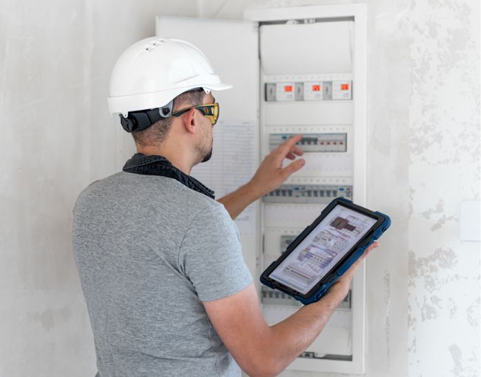 découvrez nos meilleurs conseils pour une électricité maison sûre et efficace : astuces pour l'installation, la sécurité, l'économie d'énergie et l'entretien de vos équipements électriques.
