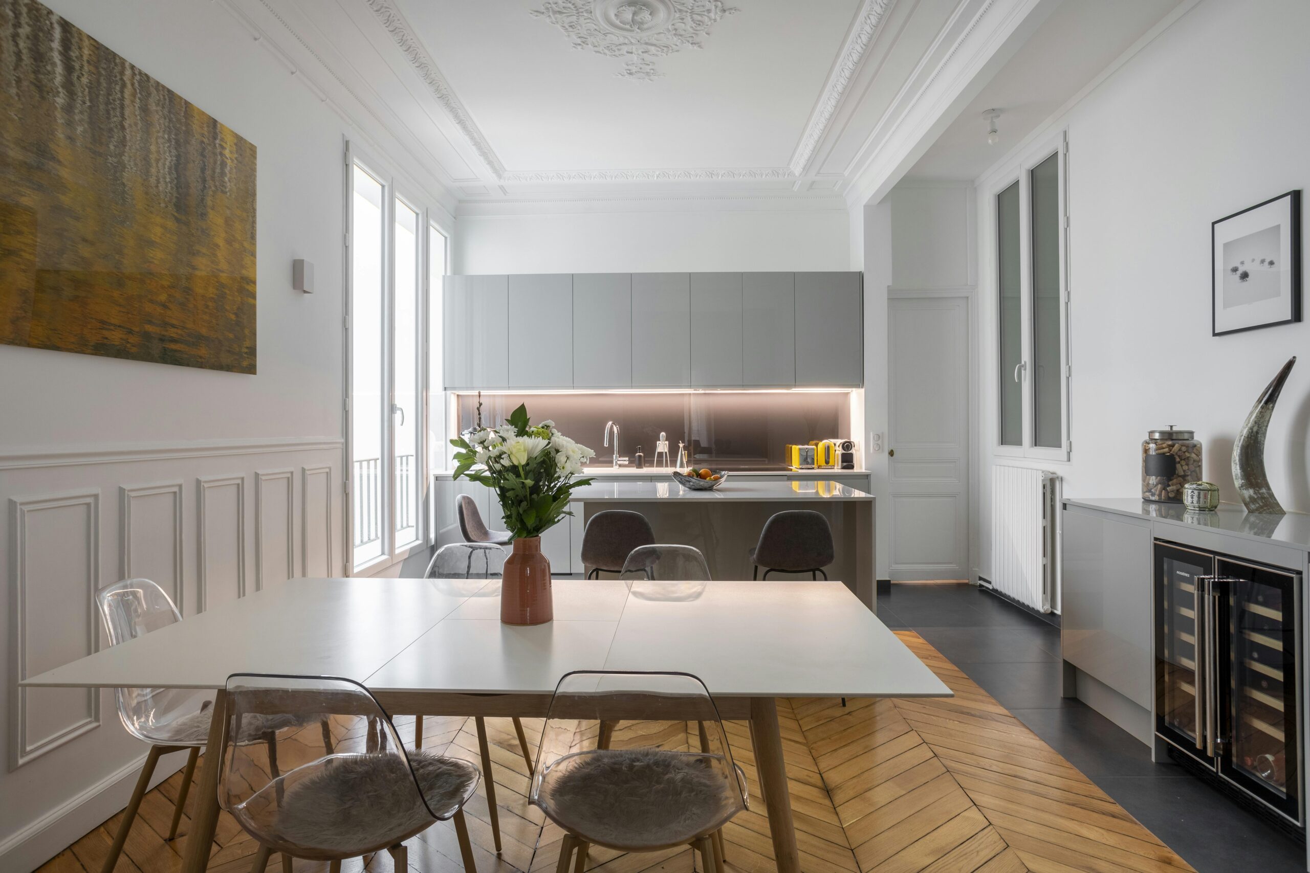 découvrez le coût au m2 pour la rénovation d'un appartement : tarifs moyens, conseils pour estimer votre budget et exemples de prix selon les travaux à réaliser.