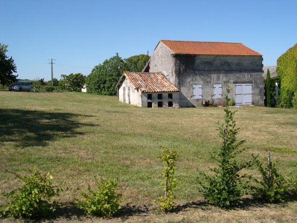 découvrez tout ce qu'il faut savoir sur le coût de rénovation d'une ferme : estimation des prix, facteurs clés, conseils pour maîtriser votre budget et réussir votre projet de rénovation.