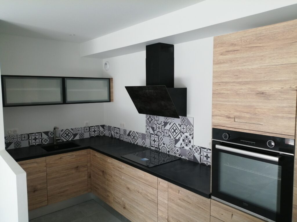 obtenez un devis gratuit et personnalisé pour votre cuisine sur-mesure. découvrez nos solutions adaptées à vos besoins, styles et budget, conçues par des experts en aménagement de cuisine.