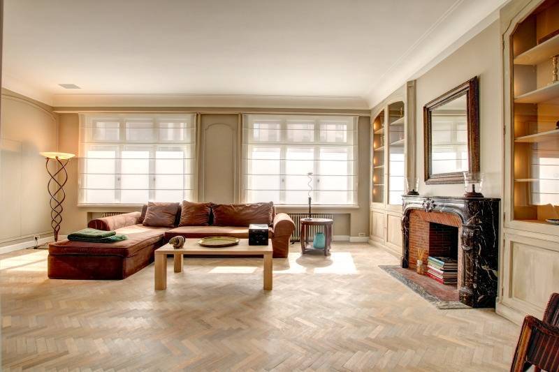 découvrez nos conseils et astuces pour réussir la rénovation d'un appartement ancien : idées déco, travaux, budget et mise en valeur du charme authentique de votre logement.