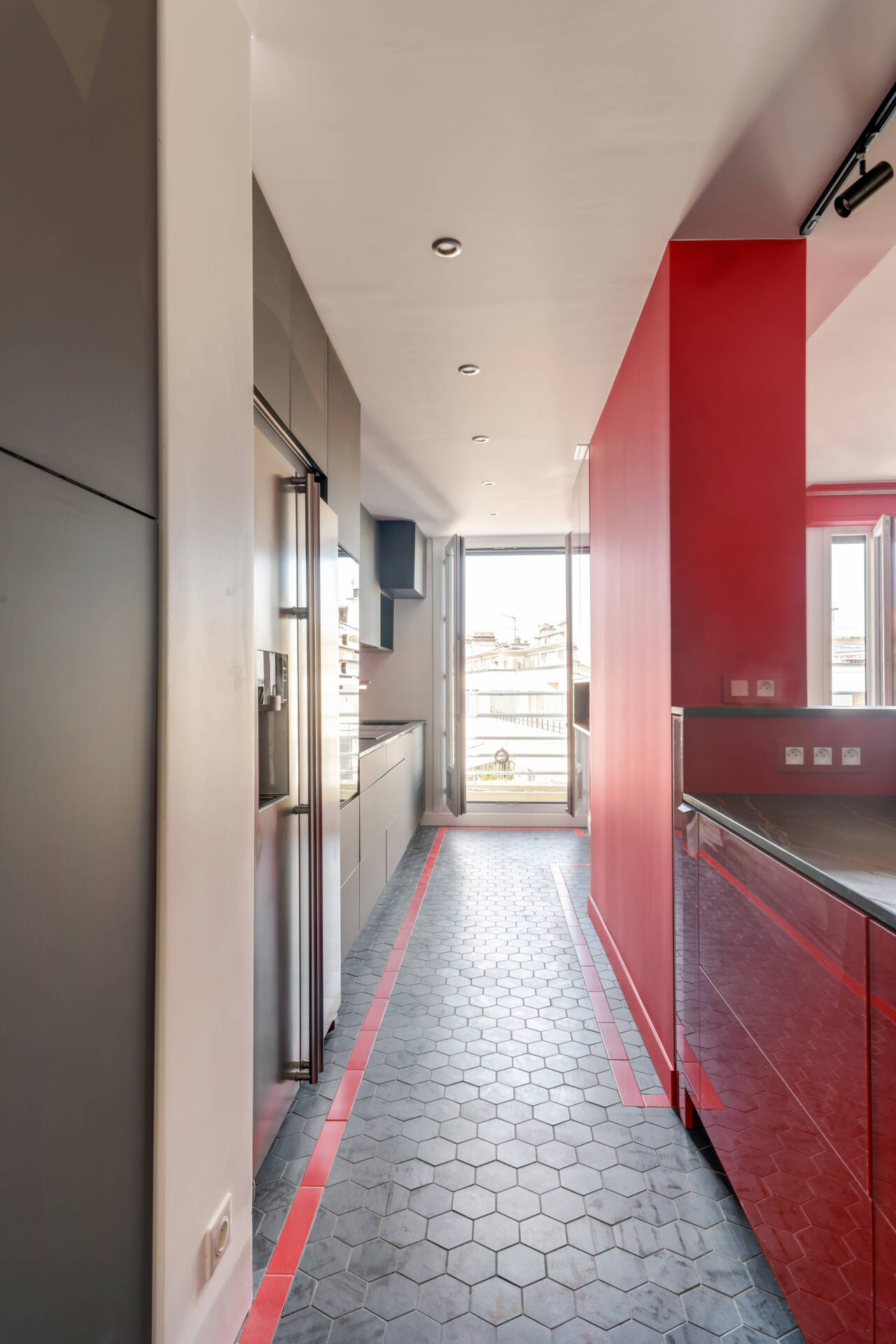 confiez la rénovation de votre cuisine à paris à des experts : conception sur-mesure, matériaux de qualité et travaux réalisés dans les délais. obtenez un devis gratuit dès aujourd’hui !