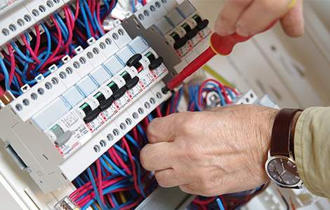 confiez vos travaux de rénovation électrique à des professionnels qualifiés. sécurité, conformité et modernisation de vos installations électriques pour un habitat fiable et performant.