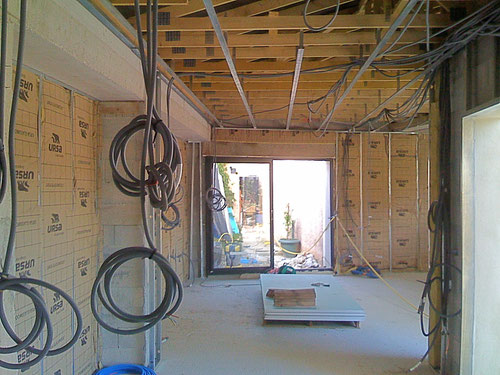 découvrez tout ce qu’il faut savoir sur la rénovation électrique de votre maison : conseils, normes à respecter et étapes clés pour garantir votre sécurité et moderniser votre installation.