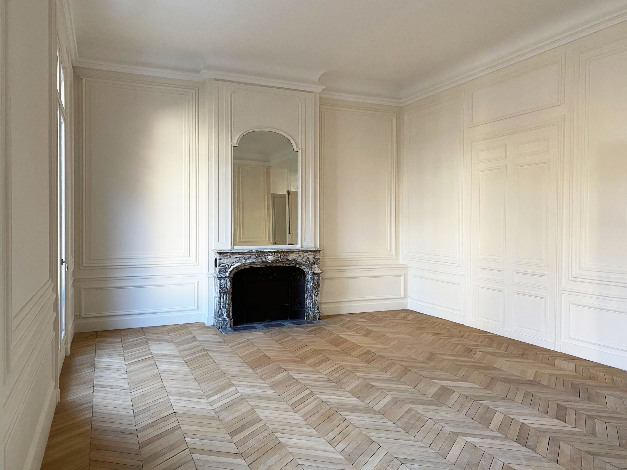 confiez votre rénovation intérieure à paris à des experts qualifiés. nous transformons votre espace avec des solutions sur-mesure : décoration, aménagement, travaux tous corps d’état. devis gratuit.