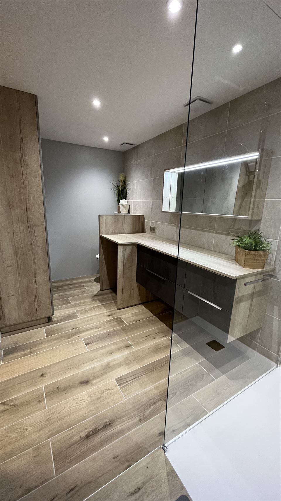 transformez votre espace avec une rénovation de salle de bain moderne : conseils, inspirations et astuces pour allier design contemporain, confort et fonctionnalité.