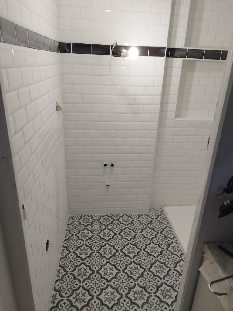 confiez la rénovation de votre salle de bain à paris à des experts. modernisez votre espace avec des solutions sur mesure, un accompagnement personnalisé et des finitions de qualité.