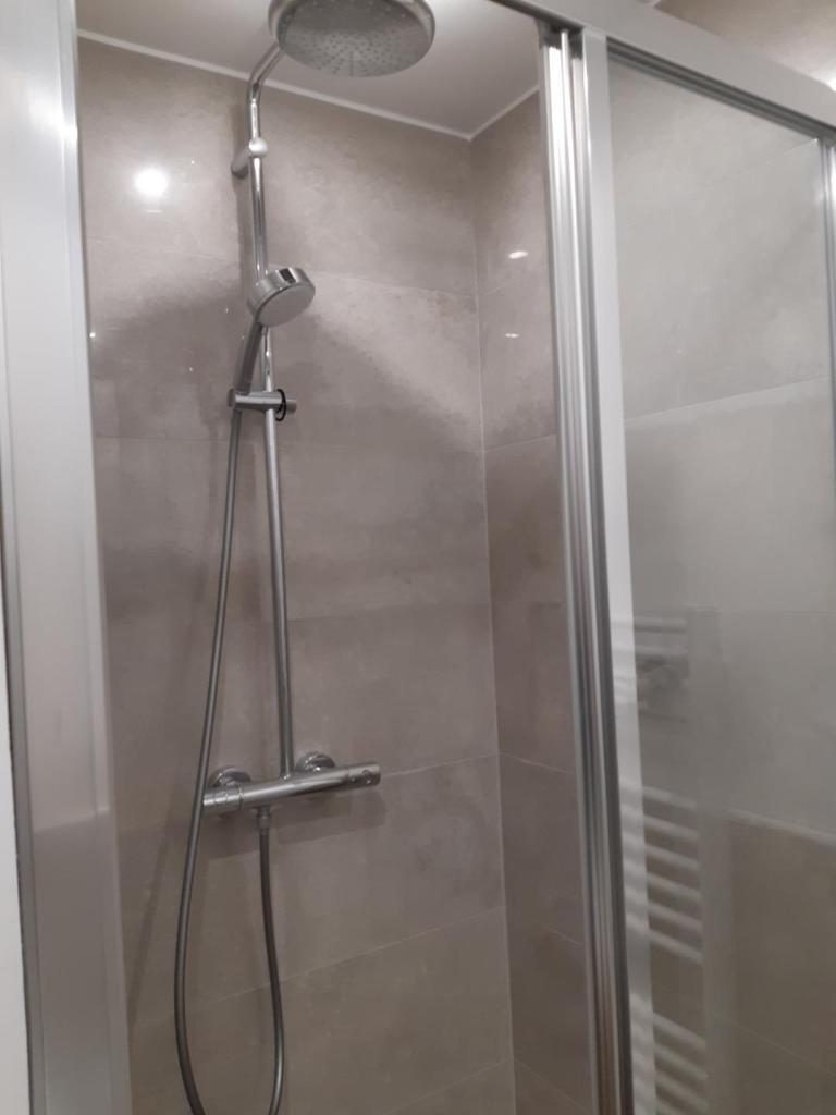 confiez la rénovation de votre salle de bain à paris à des experts. conseils personnalisés, solutions sur-mesure et accompagnement de a à z pour un intérieur moderne et fonctionnel.