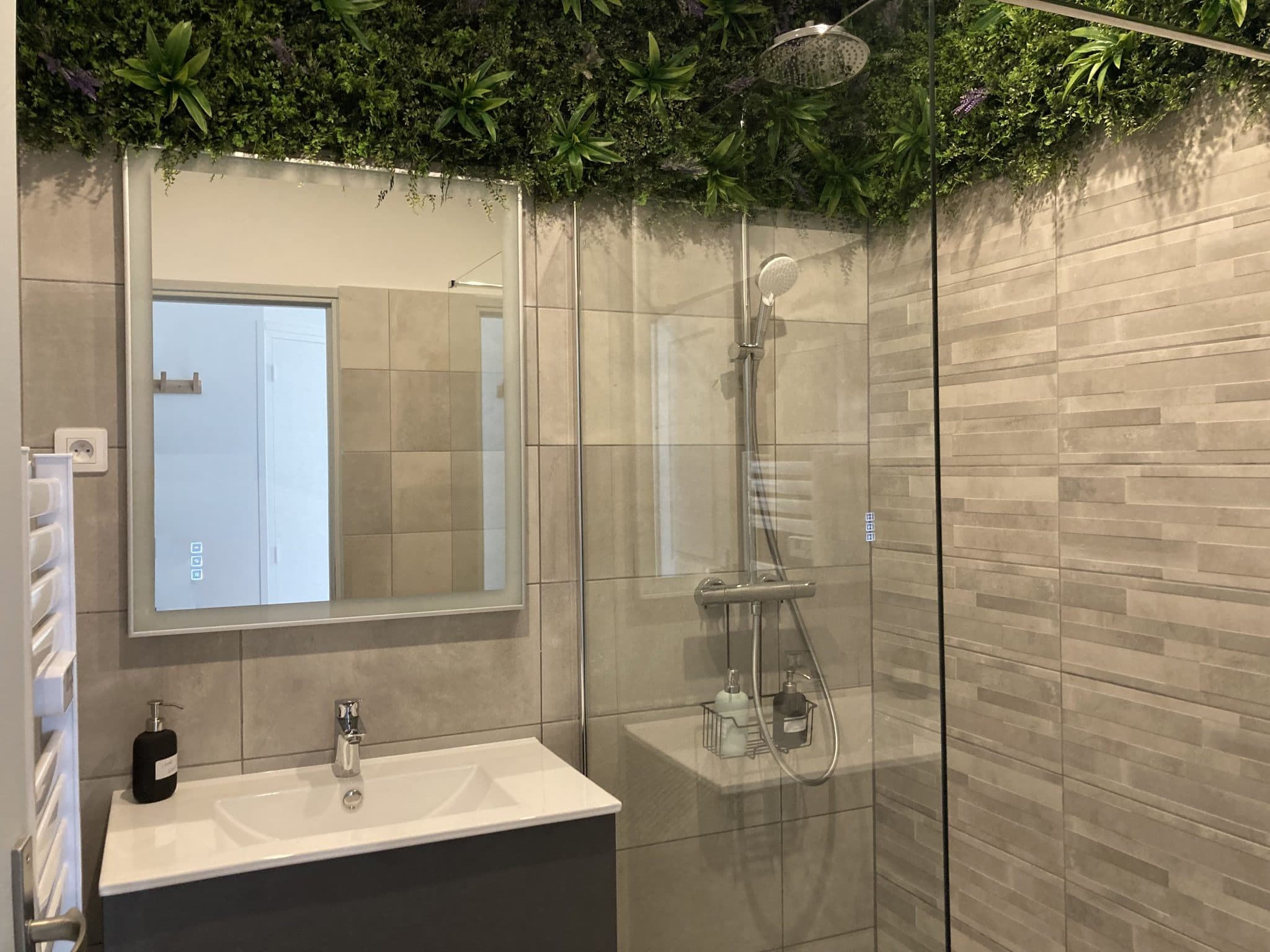 découvrez nos conseils et idées pour rénover votre salle de bains avec une douche italienne moderne. optimisez l'espace, ajoutez du style et profitez d'une pièce fonctionnelle adaptée à vos besoins !