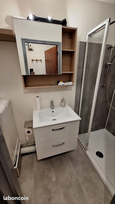 découvrez un studio économique idéal pour un séjour abordable, confortable et bien situé. profitez d’un logement pratique avec toutes les commodités nécessaires pour un excellent rapport qualité-prix.