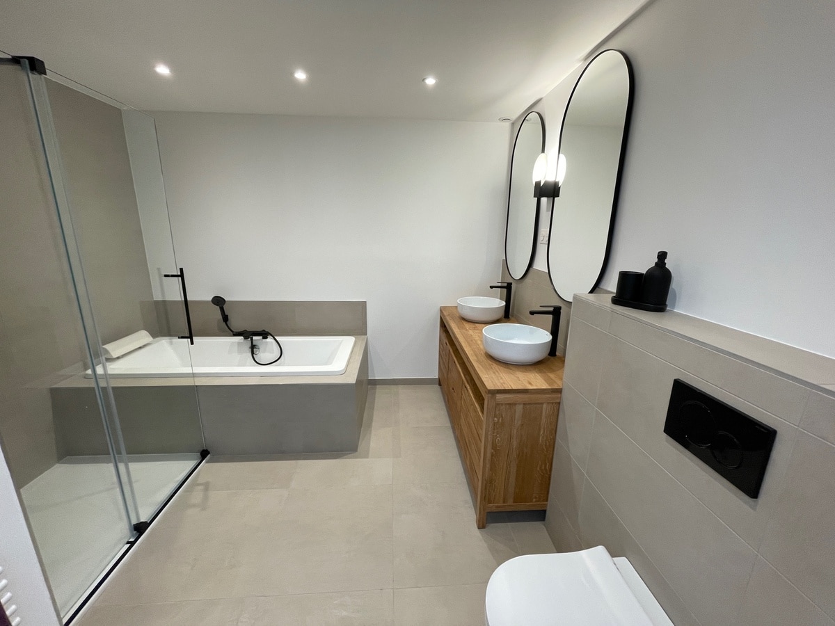 découvrez nos conseils et idées pour réussir la transformation de votre salle de bain : inspirations, astuces déco, choix de matériaux et optimisation de l'espace pour une pièce moderne et fonctionnelle.