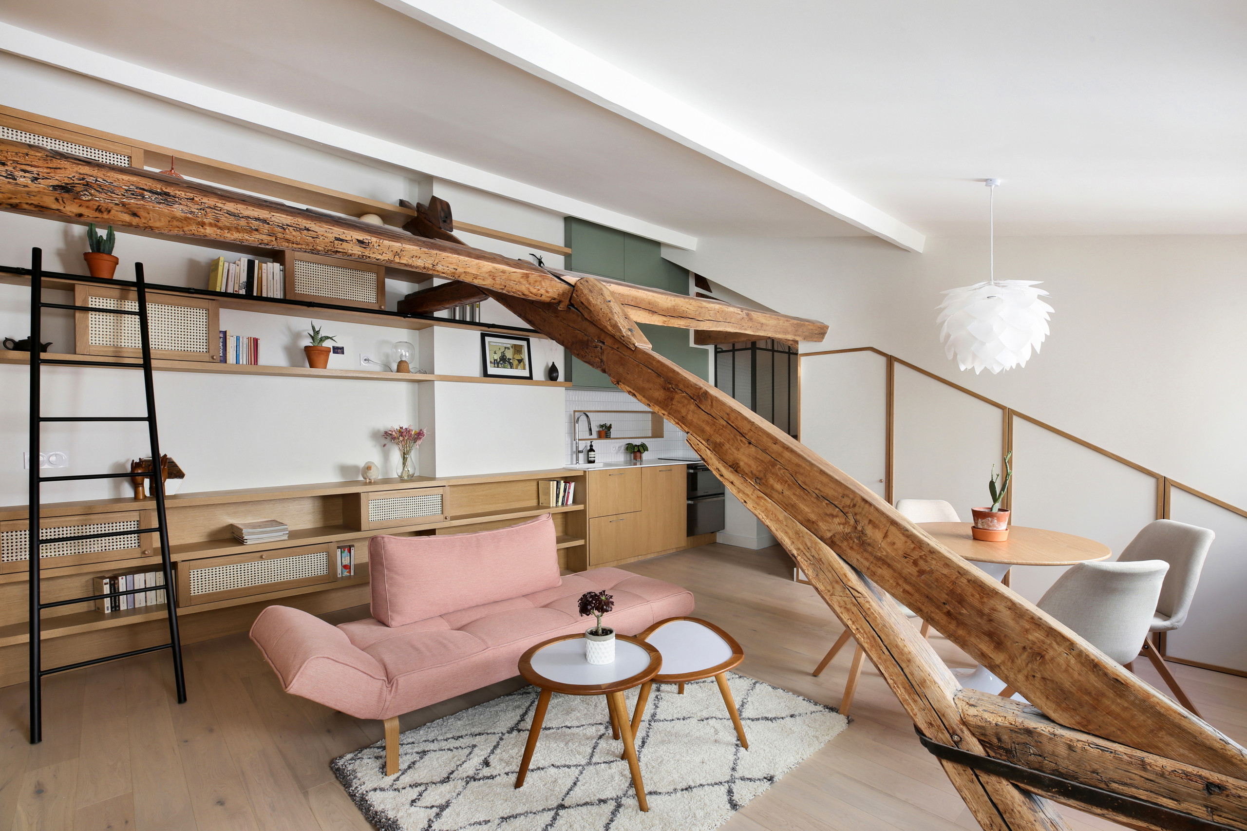 découvrez comment aménager vos combles en un espace cosy et chaleureux, optimisant chaque mètre carré pour un confort maximal et une ambiance accueillante.