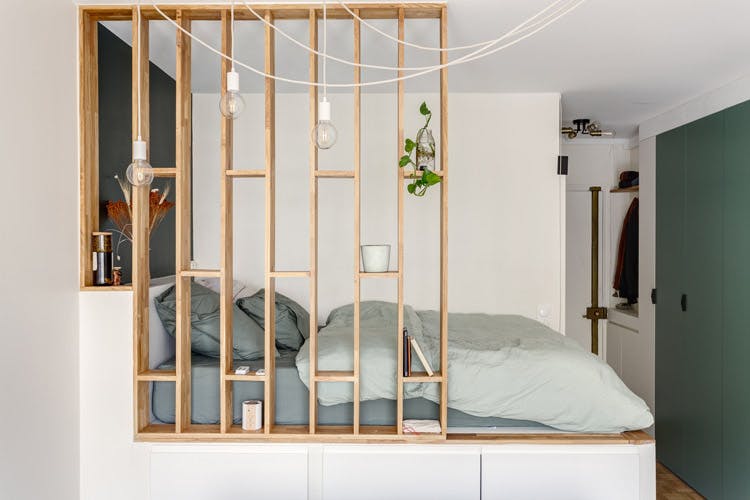 architecte spécialisé en rénovation de studios à paris, offrant des solutions sur mesure pour optimiser l'espace et moderniser votre intérieur.