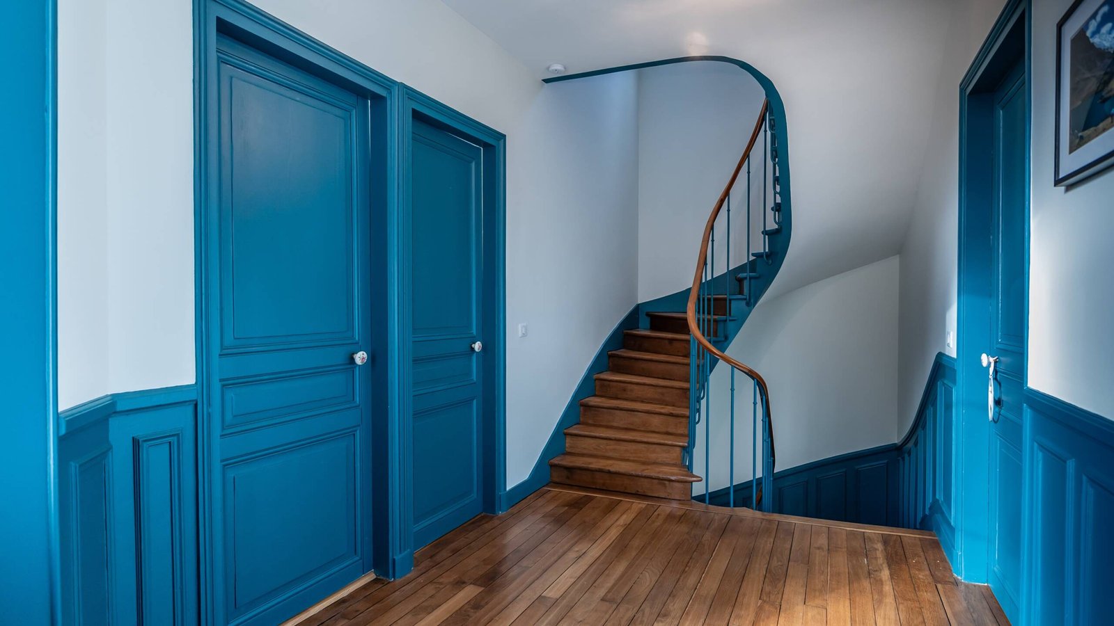découvrez les avantages clés pour votre entreprise de faire appel à des services professionnels de rénovation : amélioration de l'image, optimisation des espaces, et valorisation du patrimoine immobilier.