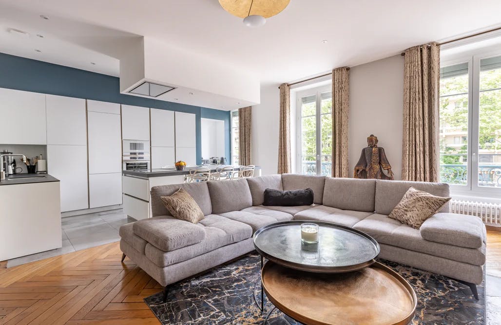 découvrez les principaux facteurs influençant le coût de rénovation, des conseils pour estimer votre budget et des astuces pour optimiser vos dépenses lors de vos travaux de rénovation.