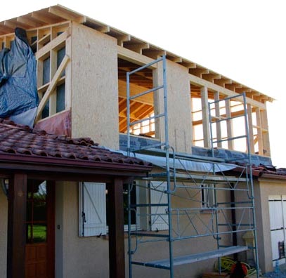 découvrez tout ce qu'il faut savoir sur le coût de la rénovation : prix moyens par type de travaux, conseils pour bien budgétiser et optimiser votre projet, ainsi que les aides financières disponibles en 2024.