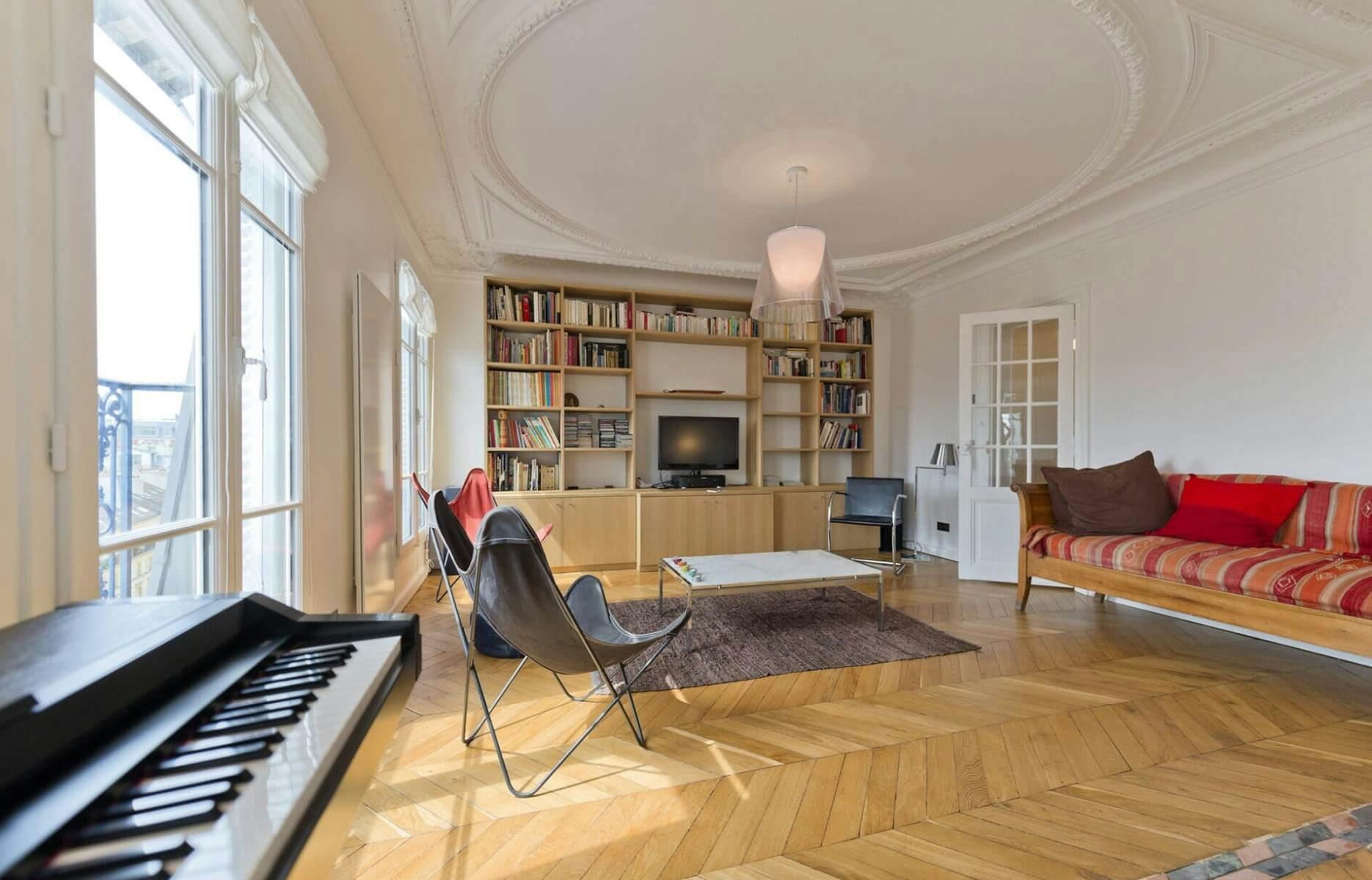 découvrez comment estimer le coût de rénovation au m² pour votre logement : prix moyens, facteurs à prendre en compte, conseils pour maîtriser votre budget travaux.