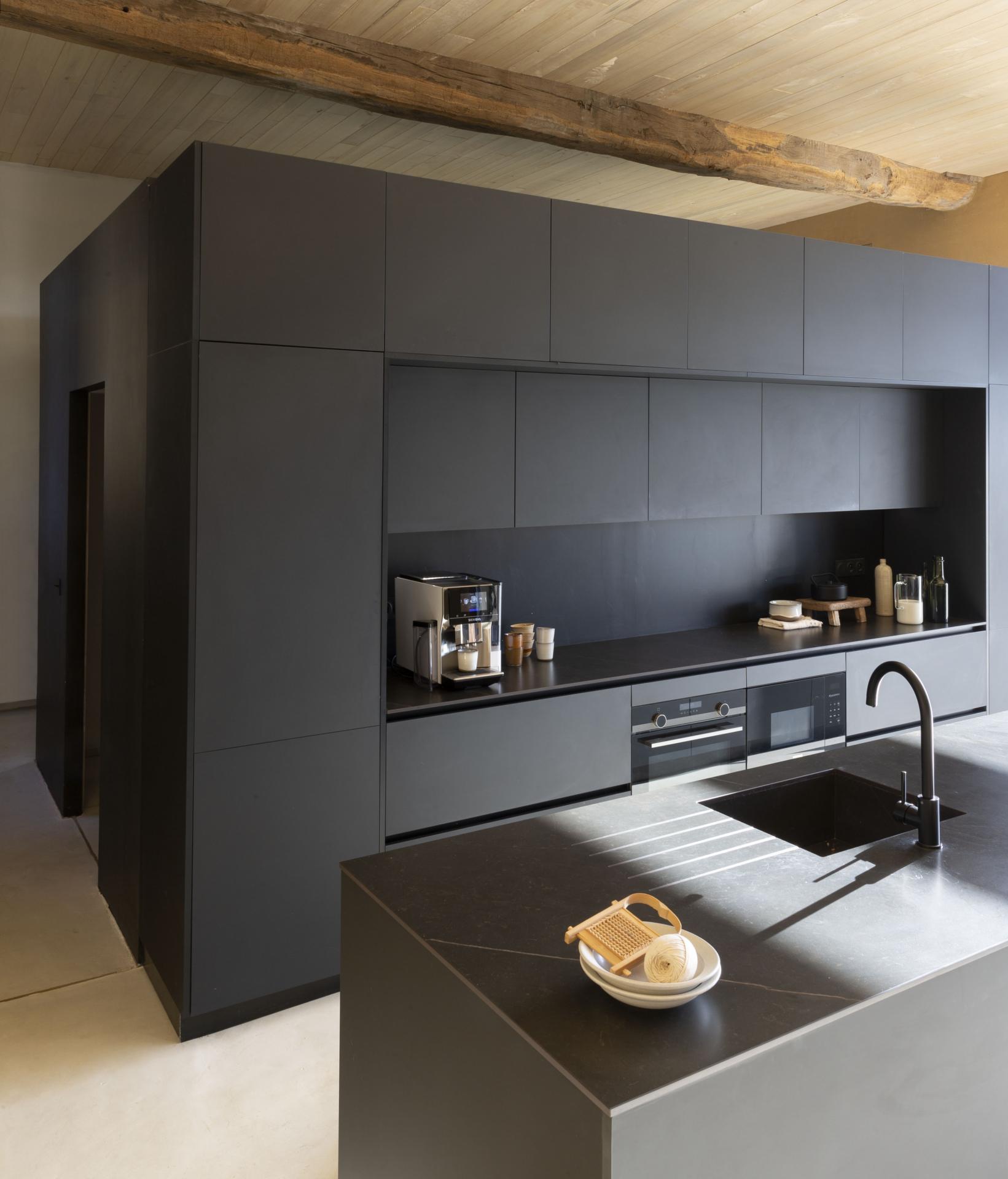 découvrez les services d’un cuisiniste professionnel pour concevoir, aménager et installer une cuisine sur mesure, moderne et fonctionnelle, adaptée à vos besoins et à votre style.