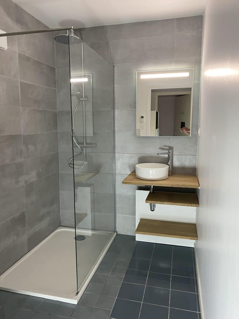 transformez votre salle de bains en île-de-france avec nos solutions modernes et personnalisées. améliorez confort et style grâce à nos experts en rénovation.