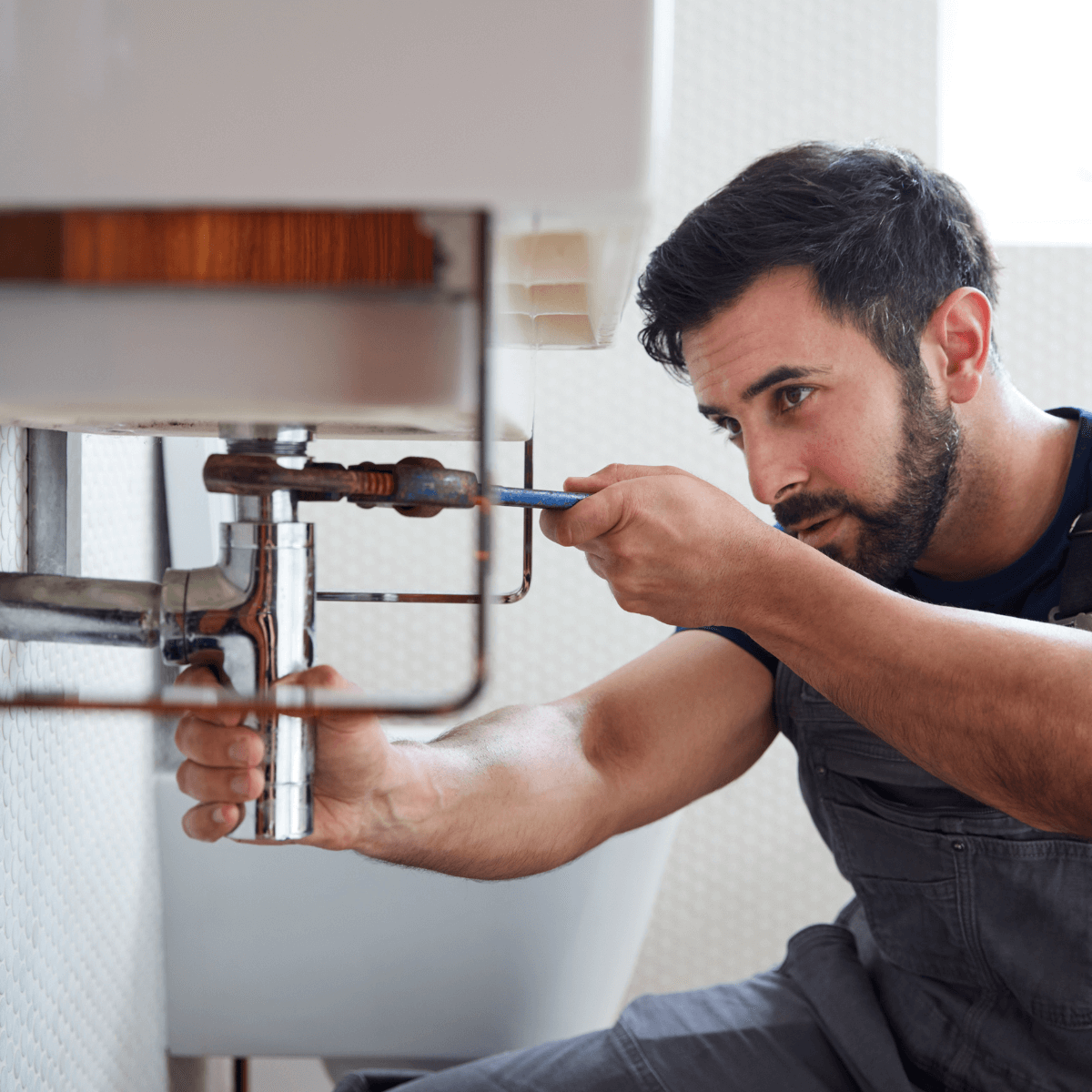 découvrez 5 astuces économiques en plomberie pour résoudre facilement vos petits problèmes et réduire vos dépenses à la maison. conseils pratiques et solutions simples !