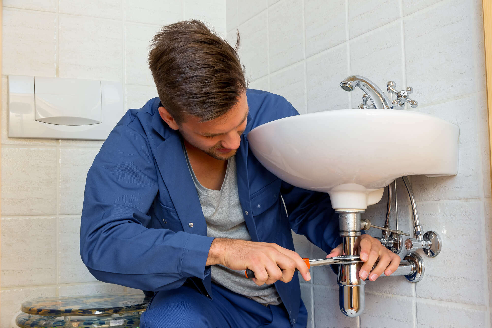 besoin d'un plombier fiable à paris et en île-de-france ? nos experts interviennent rapidement pour tous vos travaux de plomberie, dépannage et installation.