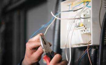 refaire l'électricité de votre maison pour améliorer votre confort quotidien et augmenter la valeur de votre bien immobilier en toute sécurité.