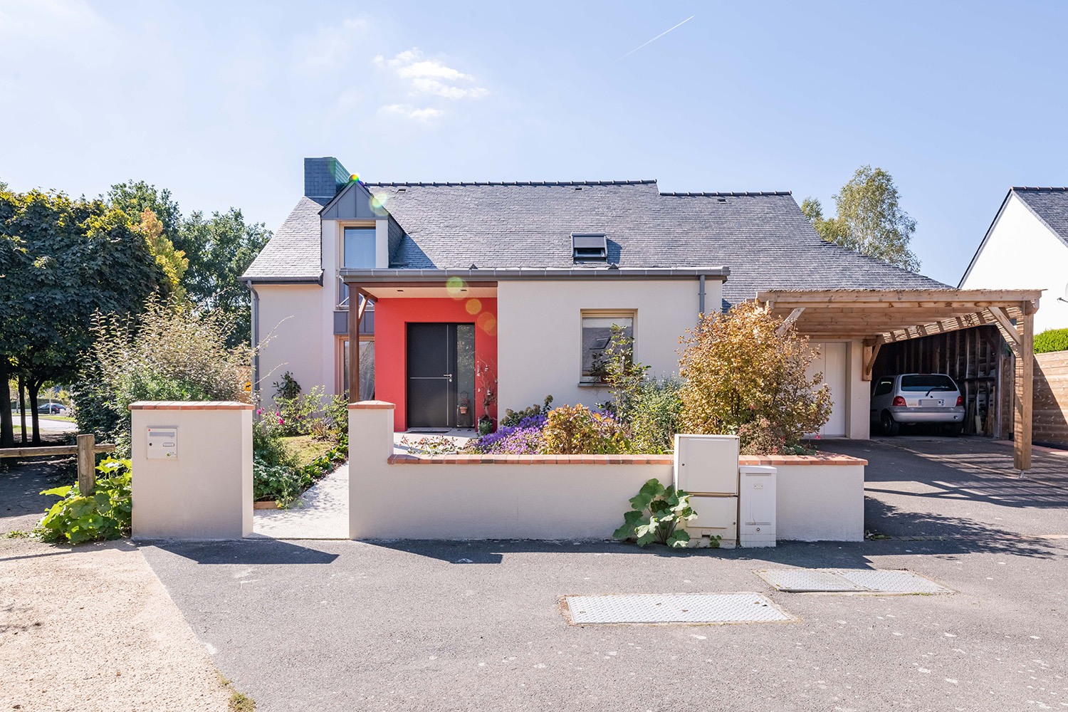 découvrez tous les détails sur les coûts de rénovation d'une maison : estimation du budget, facteurs influençant le prix, conseils pour maîtriser vos dépenses et réussir votre projet en toute sérénité.