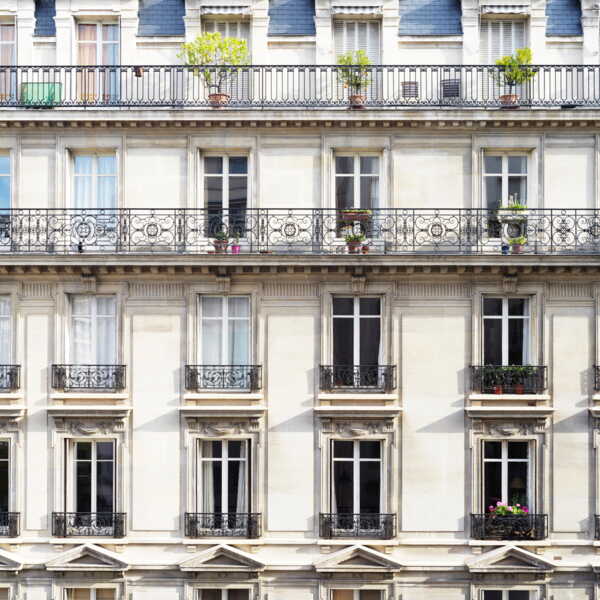 expert en rénovation à paris, nous transformons vos espaces avec qualité et savoir-faire. services sur mesure pour particuliers et professionnels.
