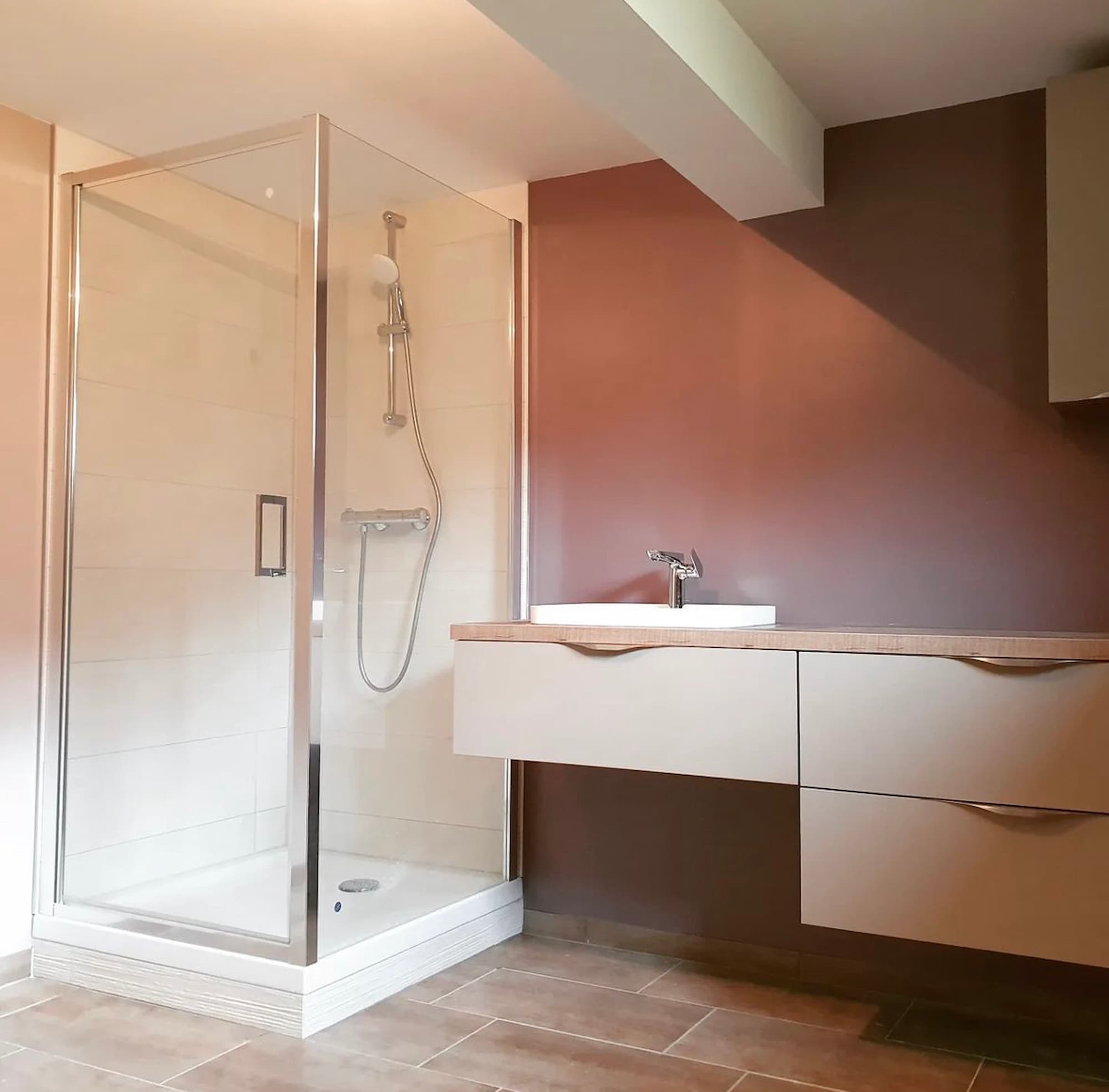 confiez la rénovation de votre salle de bain à un artisan expert pour un espace moderne, fonctionnel et à votre image. devis personnalisé et travaux de qualité garantis.
