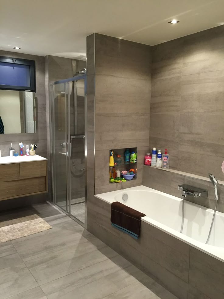 découvrez nos services experts en rénovation de salle de bain dans le val-de-marne. transformez votre espace avec des solutions sur mesure, modernes et adaptées à vos besoins.