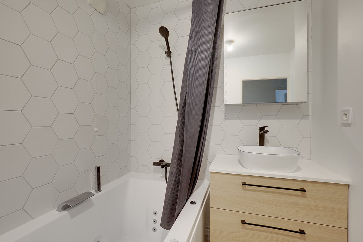 spécialistes en rénovation de salle de bain dans le val-de-marne, nous transformons votre espace avec qualité et professionnalisme pour un résultat sur mesure.