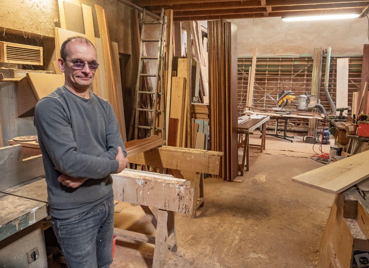 expert en rénovation de menuiserie à paris : services sur mesure pour fenêtres, portes et meubles afin de redonner vie à vos espaces.